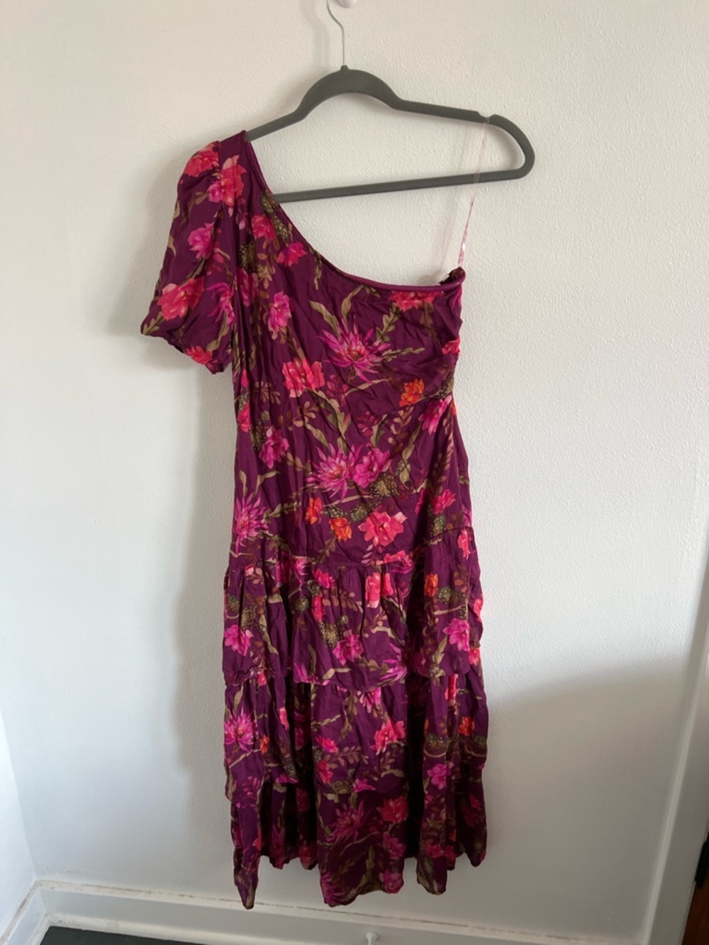 Banjanan Joya Tiered One-Shoulder Floral Midi Dress in Wine Pink, size medium - Picture 2 of 5